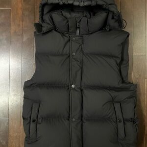 Aritzia Men's Black Puffer Vest